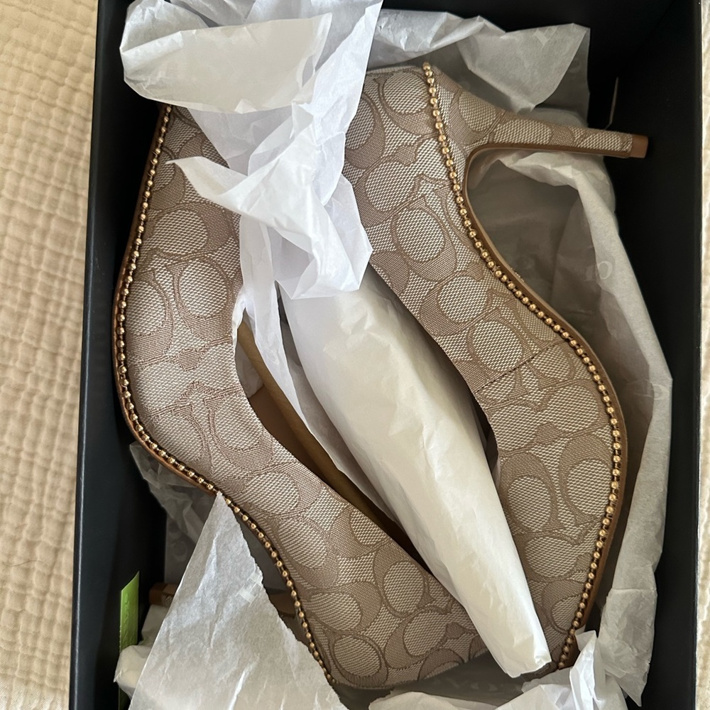 🌺 Brand New Coach Waverly Jacquard Pump - Picture 8 of 9